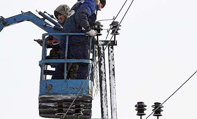 Ярославская область: штормовой ветер вызвал отключения электричества